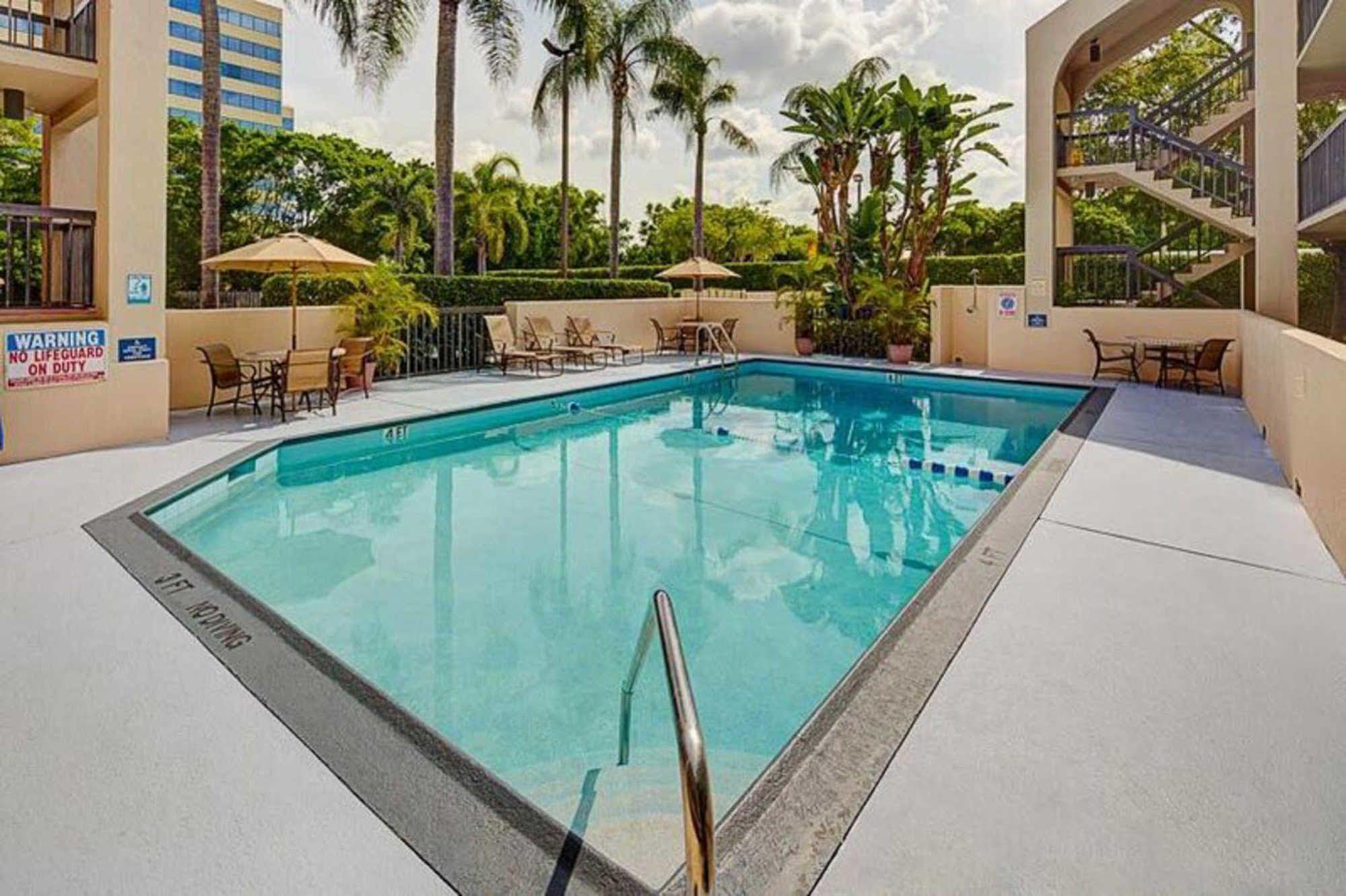 Quality Inn Palm Beach International Airport West Palm Beach Exterior photo